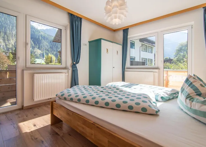 Regenbogenhaus Майрхофен