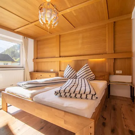 Regenbogenhaus * Mayrhofen